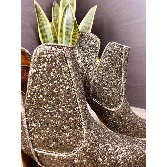 NEW NOT RATED women's fiera booties in bronze - Picture 3 of 5